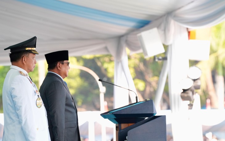 Menteri Dalam Negeri (Mendagri) Muhammad Tito Karnavian mendampingi Presiden Prabowo Subianto melantik 1.204 Pamong Praja Muda Institut Pemerintahan Dalam Negeri (IPDN) Angkatan XXXIII