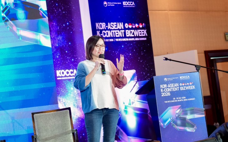 Wakil Menteri Ekonomi Kreatif, Irene Umar, memberi sambutan pembuka pada KOREA-ASEAN K-Content Bizweek 2026 di The Ritz-Carlton, Jakarta, Selasa (28/7/2026)