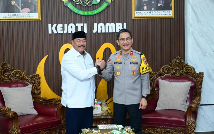 Kapolda Jambi Irjen Pol. Krisno H. Siregar, S.I.K., M.H., hadir secara langsung di Kantor Kejaksaan Tinggi Jambi