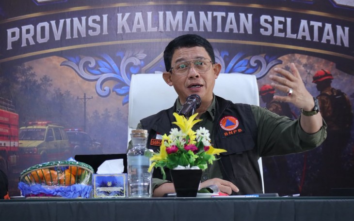 Kepala BNPB Letjen TNI Dr. Suharyanto S.Sos., M.M., memimpin rapat koordinasi penanganan kebakaran hutan dan lahan (karhutla) wilayah Kalimantan Selatan, di Banjarbaru, Kalimantan Selatan, Kamis (10/9)