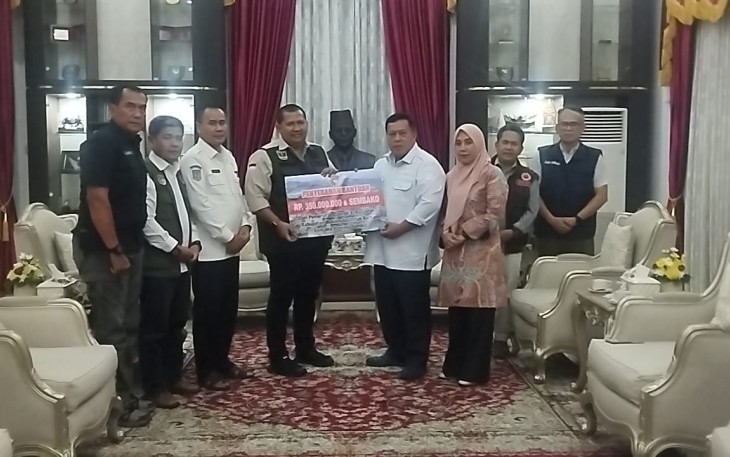 Bupati Choirul Huda Salurkan Bantuan Untuk Korban Bencana Sumbar 