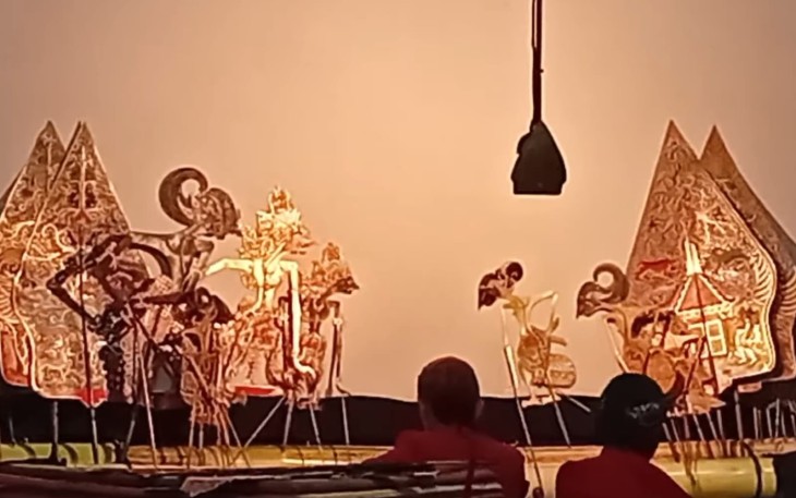 Pergelaran wayang kulit dengan lakon Sesaji Raja Suya, di kediaman Ketua DPRD Jawa Tengah, Sumanto, di Desa Suruh, Tasikmadu, Karanganyar, pada Jumat (20/2/2026)