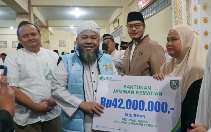Gubernur Bengkulu, Helmi Hasan, melaksanakan Safari Subuh di Masjid Baiturrahman