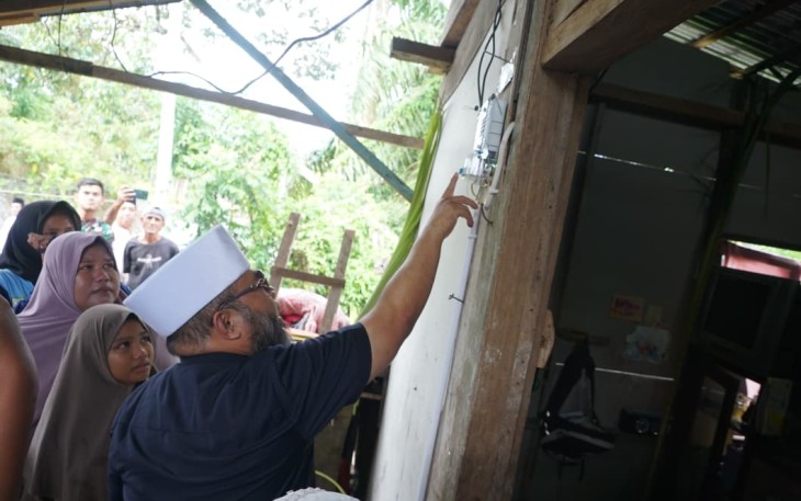 Program Bantuan Pasang Baru Listrik (BPBL) Gubernur Bengkulu, Helmi Hasan Terangi Ribuan Rumah di Bengkulu /Foto : MC 