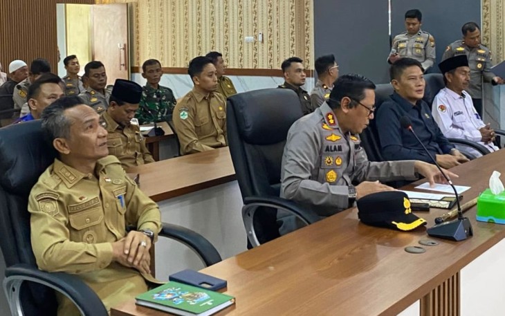 Wakil Bupati (Wabup) Kaur, Abdul Hamid, S. Pd.I mengikuti Rapat Koordinasi (Rakor) Lintas Sektor. Rakor tersebut digelar secara nasional dan dipimpin langsung oleh Kapolri Listyo Sigit Prabowo secara daring