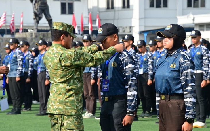 Kepala Staf Angkatan Laut (Kasal) Laksamana TNI Dr. Muhammad Ali saat melepas secara langsung kegiatan Pesantren Kilat (Sanlat) Ramadhan Tahun 2026 di Dermaga Kolinlamil, Jakarta Utara. Rabu (11/03)