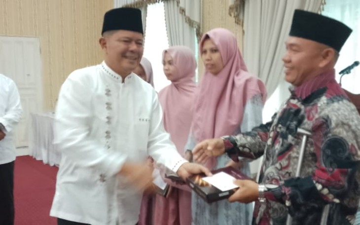 Bupati Pasaman Welly Suheri sengaja mengundang berbuka bersama Anak yatim dan penyandang disabilitas, dibalirong Pusako anak nagari rumah dinas Bupati Pasaman, Rabu 11 Maret 2026