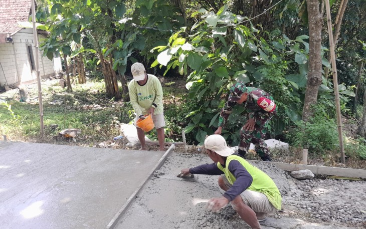Saat Babinsa dan Warga Bulu Bersatu
