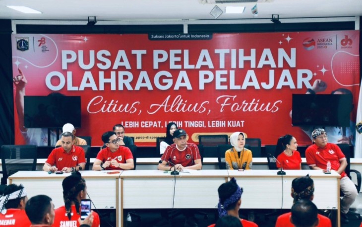 Wakil Menteri Sosial Agus Jabo Priyono menghadiri pelepasan Kontingen Nasional Indonesia Garuda Baru Street Soccer yang akan mewakili Indonesia pada ajang Street Child World Cup di Mexico. Pelepasan dilaksanakan di Gedung PPOP Ragunan, Jakarta Selatan, Minggu (3/5/2026)