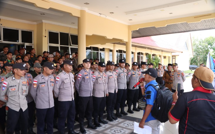 Polres Aceh Singkil Kawal Aksi Buruh di Kantor Bupati