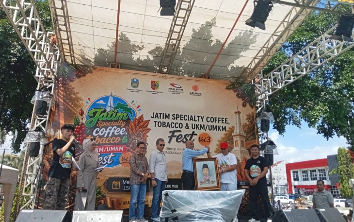 Pemerintah Kabupaten Jember mendukung penuh pelaksanaan Jatim Specialty Coffee, Tobacco dan UKM/UMKM Fest Vol.3 yang digelar di Alun-Alun Nusantara Jember, Jumat (15/5/2026)
