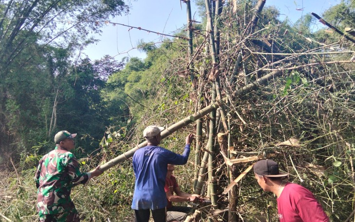 Sarana Komsos Anggota Kodim Ponorogo Ciptakan Kemanunggalan Dengan Warga 