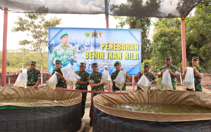 Pangdam XVIII/Kasuari, Mayjen TNI Christian Kurnianto Tehuteru, melaksanakan kunjungan kerja ke Yonif TP 808/MM, Distrik Tomage, Kabupaten Fakfak,