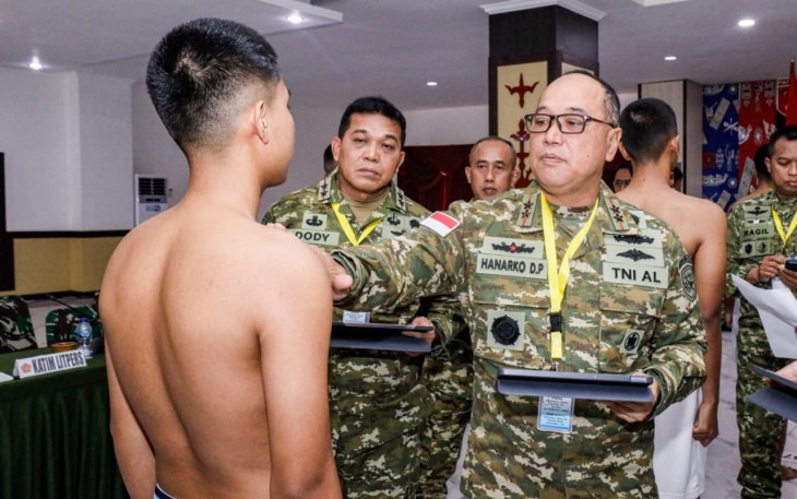Komandan Kodaeral IX, Laksamana Muda TNI Hanarko Djodi Pamungkas, S.H., menghadiri Sidang Pantukhir Penerimaan Calon Taruna Akademi TNI Panitia Seleksi Integratif Daerah (Panselinda) Ambon Tahun Anggaran 2026 di Aula Basudara Pattimura Lantai II, Makodam XV/Pattimura, Kota Ambon, Senin (29/6/2026)
