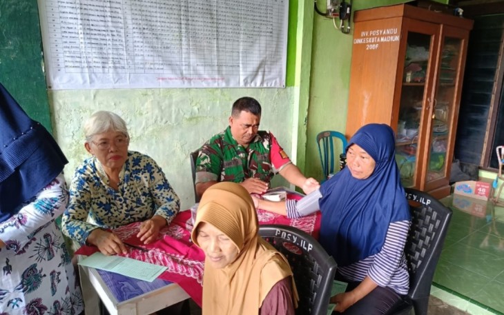 Babinsa Dampingi Pendataan Lansia Wujudkan Layanan Kesehatan yang Menjangkau Hingga Tingkat Kelurahan