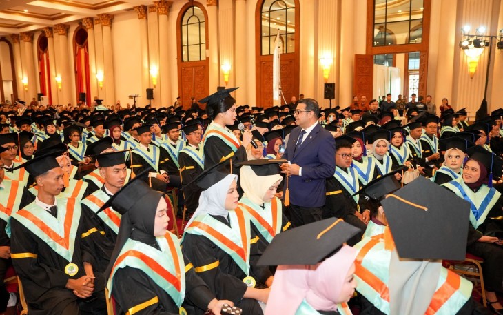 Menteri Ekonomi Kreatif/Kepala Badan Ekonomi Kreatif (Ekraf), Teuku Riefky Harsya menghadiri wisuda Institut STIAMI Ke-41 di Gedung Balai Samudera Jakarta, Kamis (2/7/2026)