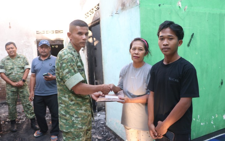 Kodim Tulungagung Salurkan Bantuan Sosial kepada Korban Kebakaran Rumah Anggota Saka Wira Kartika