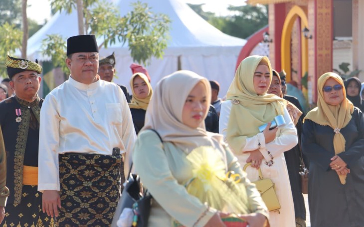 Sekda Ronny Kartika saat menyaksikan Pawai Ta'aruf MTQ XII Kepri