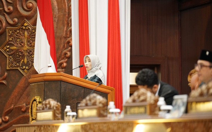 Juru Bicara Fraksi PKB, Hj. Siti Mukiyarti