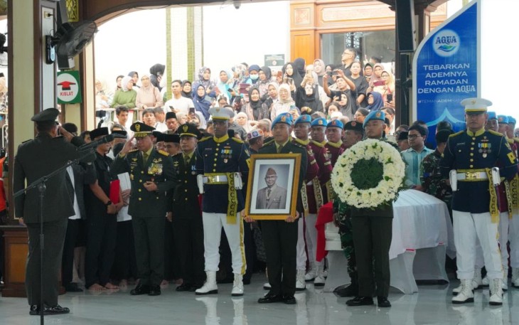 Panglima TNI saat Pimpin Upacara Penyerahan Jenazah dan Ikuti Upacara Pemakaman Wapres ke-6 RI