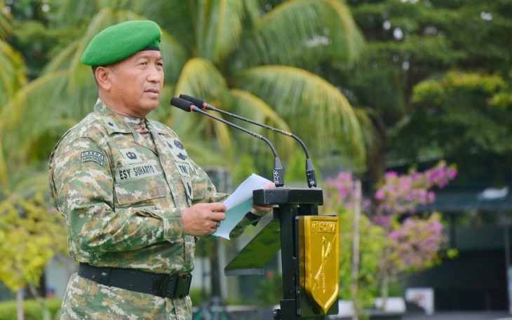 Irdam XIII/Merdeka saat membacakan amanat KSAD Jenderal TNI Maruli Simanjuntak pada upacara bendera 17-an