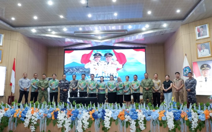 Foto bersama pada kegiatan peringatan 1 tahun kepemimpinan HHRM