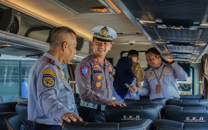 Polres Jember Ramp Check dan Periksa Kesehatan Awak Bus