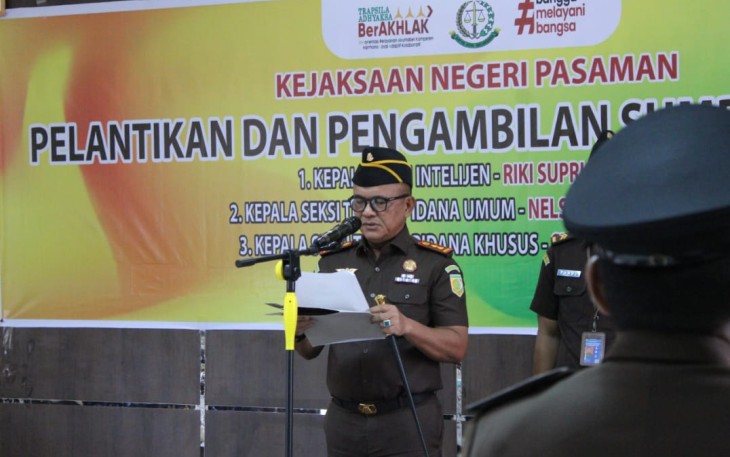 Kejari Pasaman Hendi Arifin SH. M.H Lantik Tiga Pejabat Eselon IV yang Baru