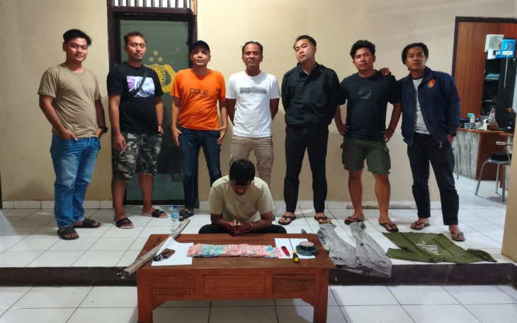 ANJ (31), tersangka pembobol mesin CDM di Alfamart Lawu 3, Tegalasri, Karanganyar diamankan polisi. (Foto: Istimewa)