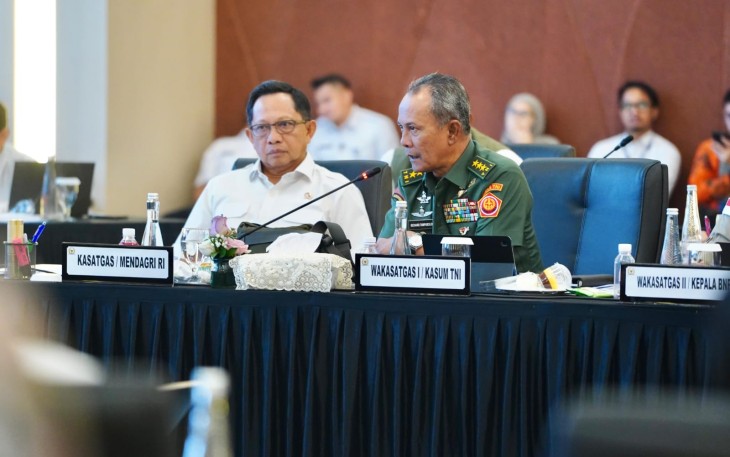 Kasum TNI Letnan Jenderal TNI Richard Tampubolon saat menghadiri rapat koordinasi bersama DPR RI yang digelar di ruang Pustaka Loka, Gedung Nusantara IV, Kompleks Parlemen, Jakarta Pusat, Rabu (18/2).