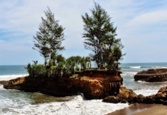 pantai suci