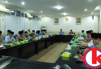 Rapat koordinasi bencana, di ruang rafflesia, Selasa (16/5).