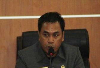 Ketua DPRD Kabupaten Bengkulu Tengah, Tarmizi saat memimpin rapat