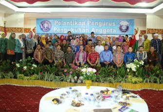 Plt Gubernur Bengkulu Rohidin Mersyah pada Pengukuhan Himpunan Alumni Institute Pertanian Bogor Dewan Pengurus Daerah (HA IPB DPD) Provinsi Bengkulu 2016-2020, di Balai Semarak Raya Kota Bengkulu, Ahad (30/07).