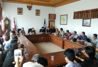 Komisi III DPRD Seluma Hearing Bersama Pedagang Pasar Tais, Selasa (21/02/2017).