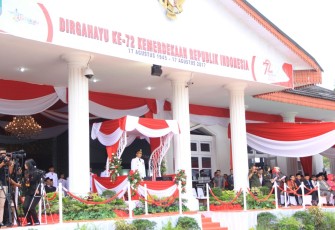Plt. Gubernur saat memimpin Upacara Peringatan 72 Tahun Indonesia Merdeka di Provinsi Bengkulu 