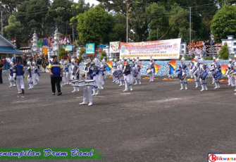 Penampilan drum band di halaman eks Kantor Walikota Kota Bengkulu, Senin (14/8/2017).