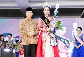 Fithria Apri Shely, Juara Putri Pariwisata Indonesia Bengkulu 2017 bersama Ptl. Gubernur Bengkulu