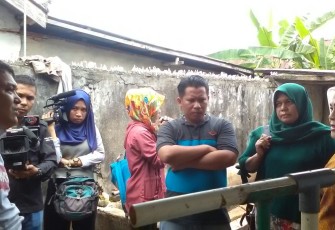 Nampak anggota Dewan memberikan arahan dan diskusi dengan pengusaha Bawang