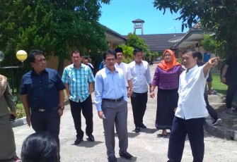 Rombongan Komisi III DPRD Kota Bengkulu saat sidak Hotel Raffles City, Jumat (29/09/2017).