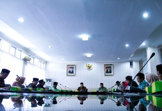 Plt Gubernur Bengkulu Rohidin Mersyah berikan arahan dalam rakor Penguatan Tim Terpadu Penanganan Konflik Sosial .