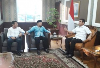  Walikota Bengkulu H. Helmi Hasan didampingi Kepala BKD Kota Bengkulu Bujang HR berkoordinasi bersama Menteri Pendayagunaan Aparatur Negara dan Reformasi Birokrasi Asman Abnur, Rabu (07/09/2016) di Kantor Kemen PAN-RB