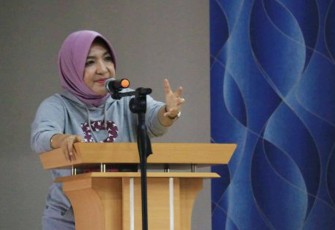 Wawalikota Bengkulu memberikan sambutan pada apel gabungan dalam rangka memeriahkan hari ulang   tahun ke-72 proklamasi kemerdekaan Republik Indonesia tahun 2017 di Aula Kantor Walikota