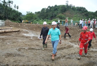 Pastikan Pembangunan Infrastruktur, Plt Gubernur Blusukan ke 5 Kabupaten