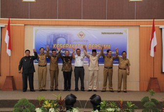 Foto bersama usai penandatanganan kesepakatan bersama
