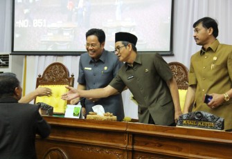 Paripurna dengan agenda Nota Penjelasan Gubernur Bengkulu Atas Usulan Terhadap 5 Rancangan Peraturan Daerah (Raperda) 