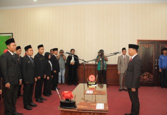 Plt Gubernur Bengkulu Rohidin Mersyah saat memimpin pelantikan