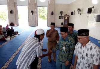 Badan Zakat Nasional (Baznas) Kota Bengkulu menyalurkan Rp 200 juta kepada Mustahik aktif sebagai modal usaha. 