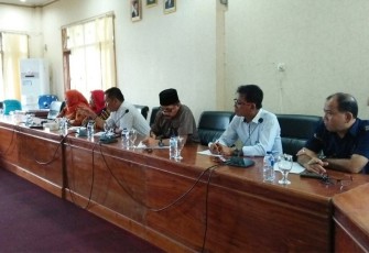 Komisi II DPRD Kota Hearing dengan Camat dan Lurah Kampung Melayu