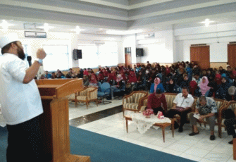 Walikota Bengkulu Helmi Hasan saat mengisi seminar di UNIB